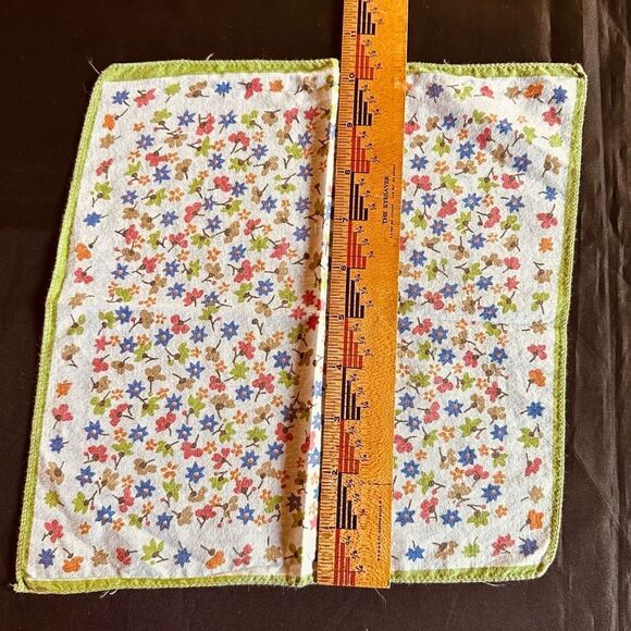 Vintage 60s Floral Handkerchiefs with Green Trim set of 3. - Picture 3 of 6